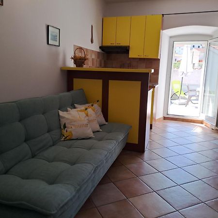Greta Apartment Vrbnik Ngoại thất bức ảnh