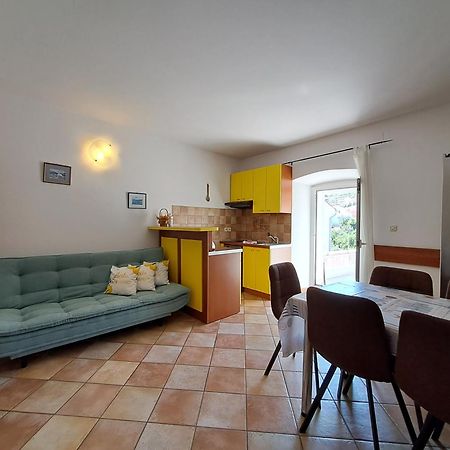 Greta Apartment Vrbnik Ngoại thất bức ảnh