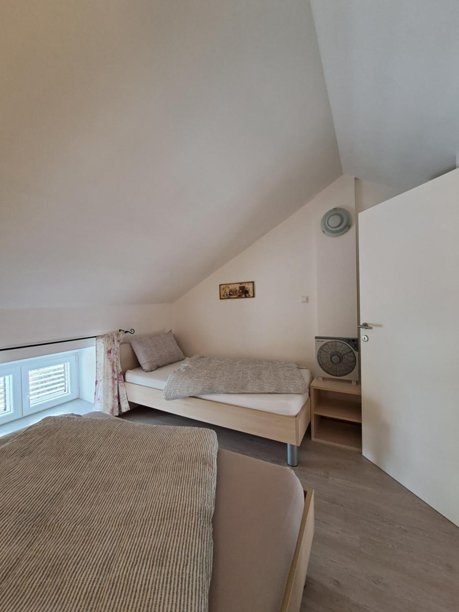 Greta Apartment Vrbnik Ngoại thất bức ảnh