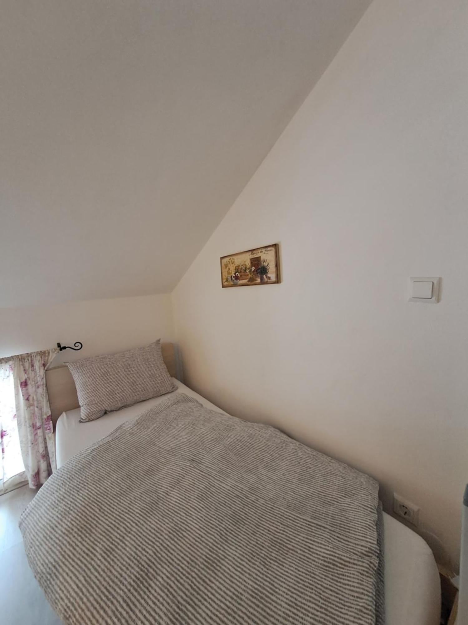 Greta Apartment Vrbnik Ngoại thất bức ảnh