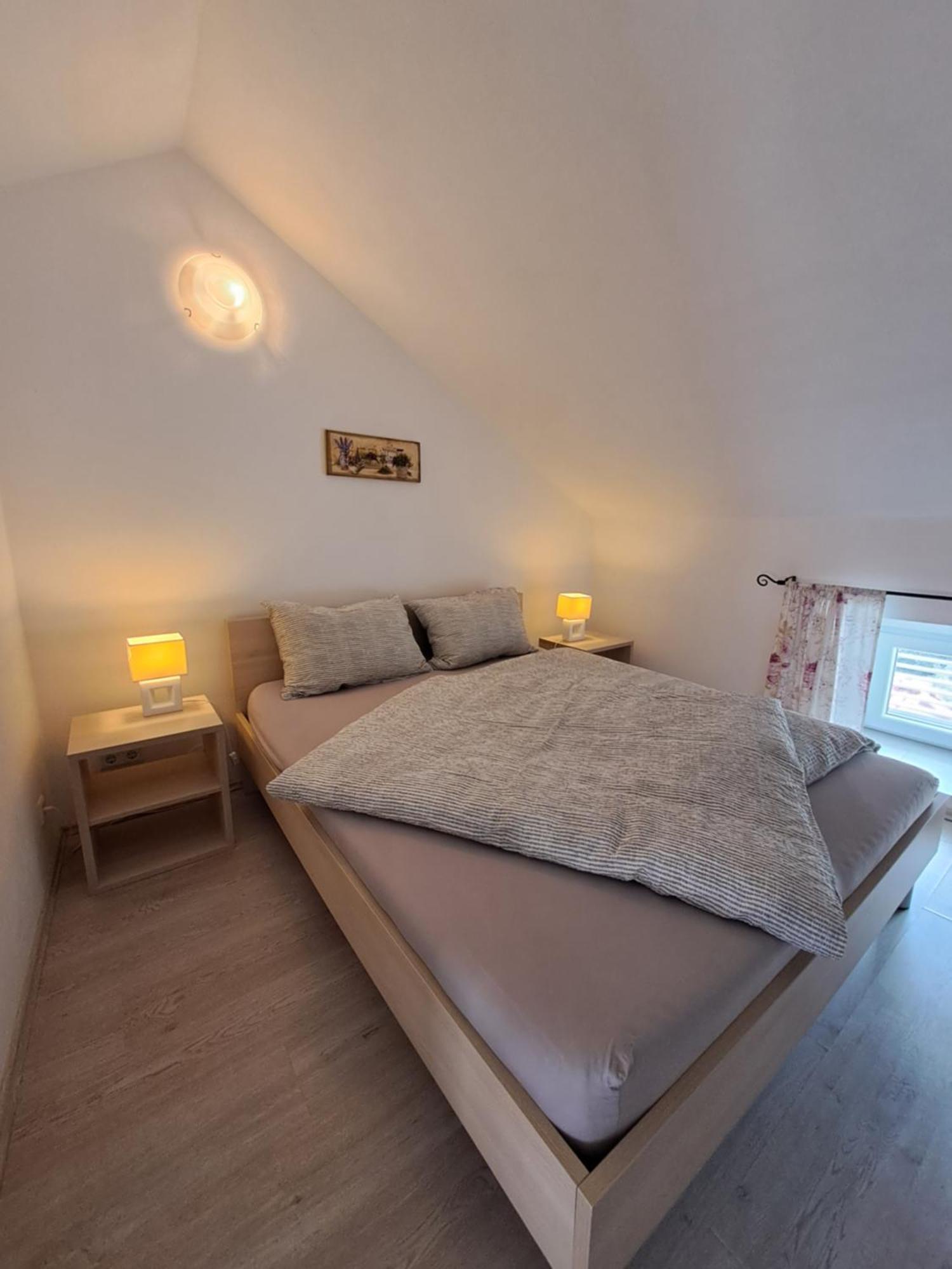 Greta Apartment Vrbnik Ngoại thất bức ảnh