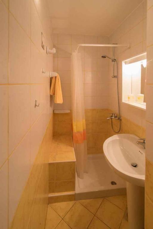 Greta Apartment Vrbnik Ngoại thất bức ảnh