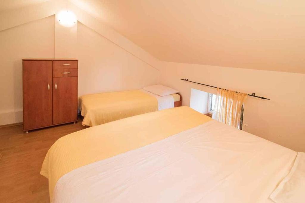 Greta Apartment Vrbnik Ngoại thất bức ảnh