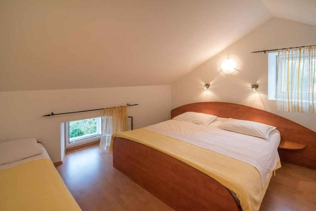 Greta Apartment Vrbnik Ngoại thất bức ảnh