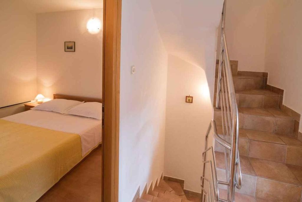 Greta Apartment Vrbnik Ngoại thất bức ảnh