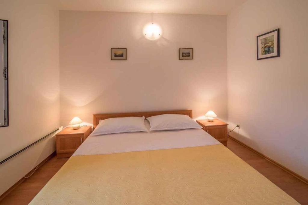 Greta Apartment Vrbnik Ngoại thất bức ảnh