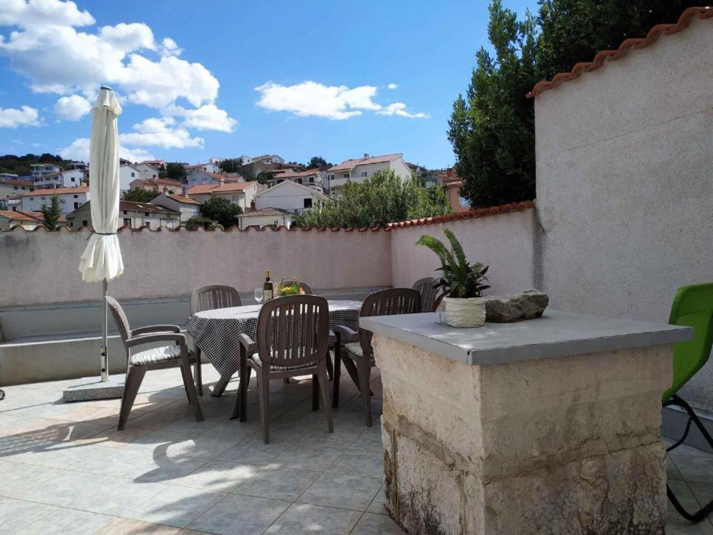Greta Apartment Vrbnik Ngoại thất bức ảnh