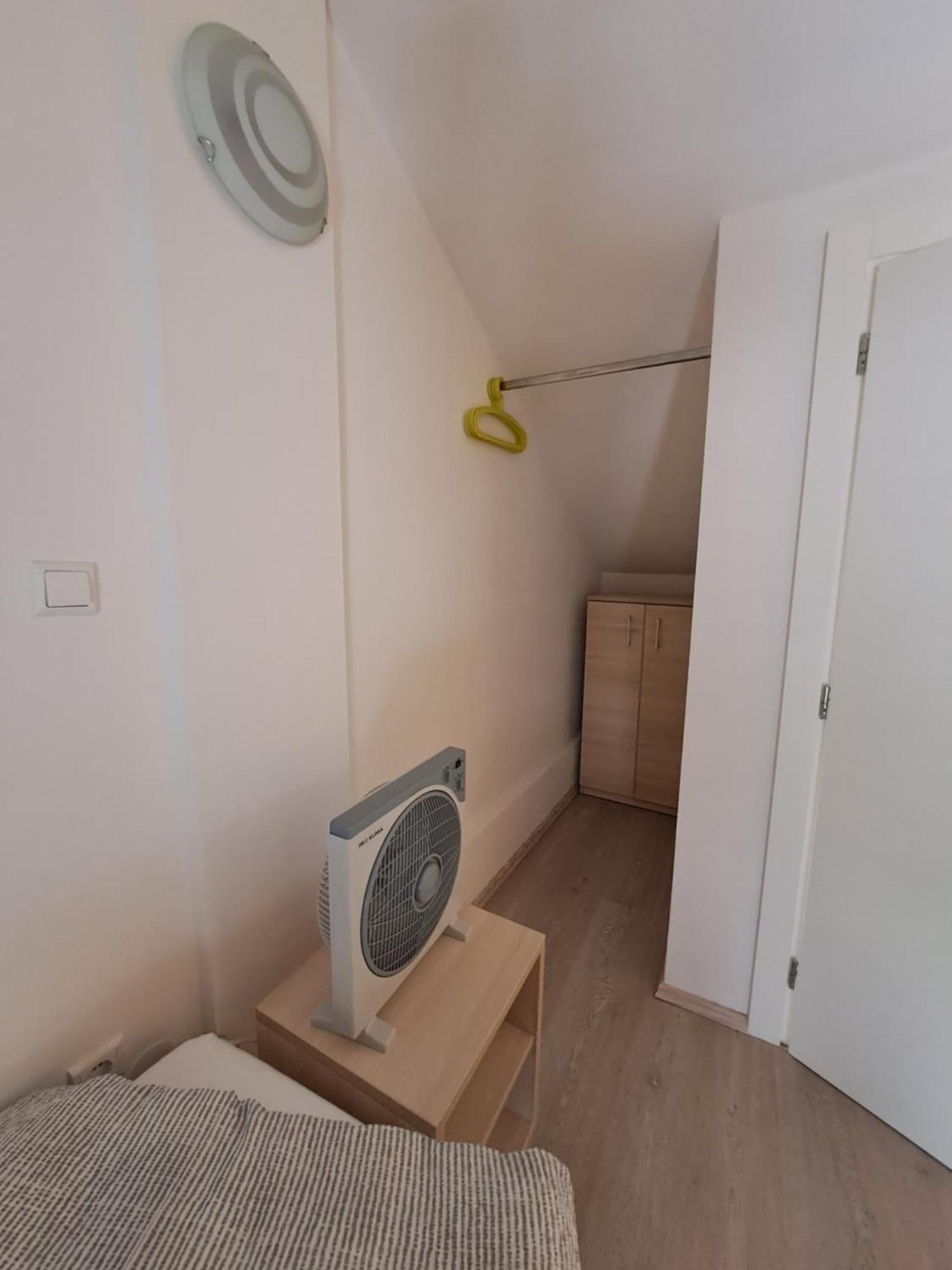 Greta Apartment Vrbnik Ngoại thất bức ảnh