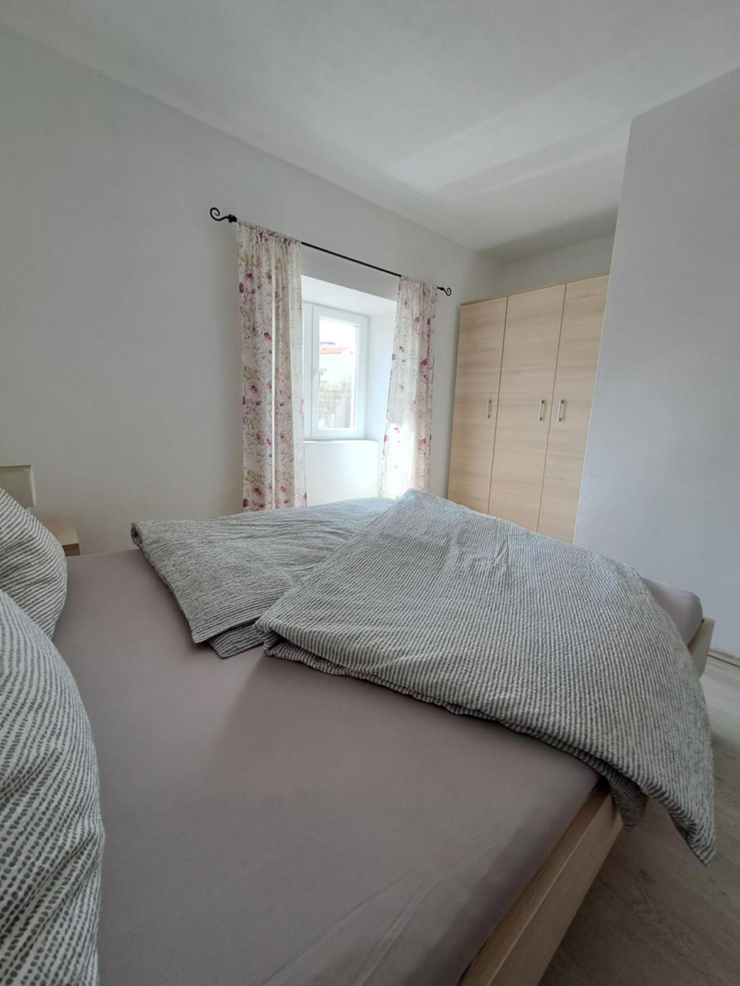 Greta Apartment Vrbnik Ngoại thất bức ảnh