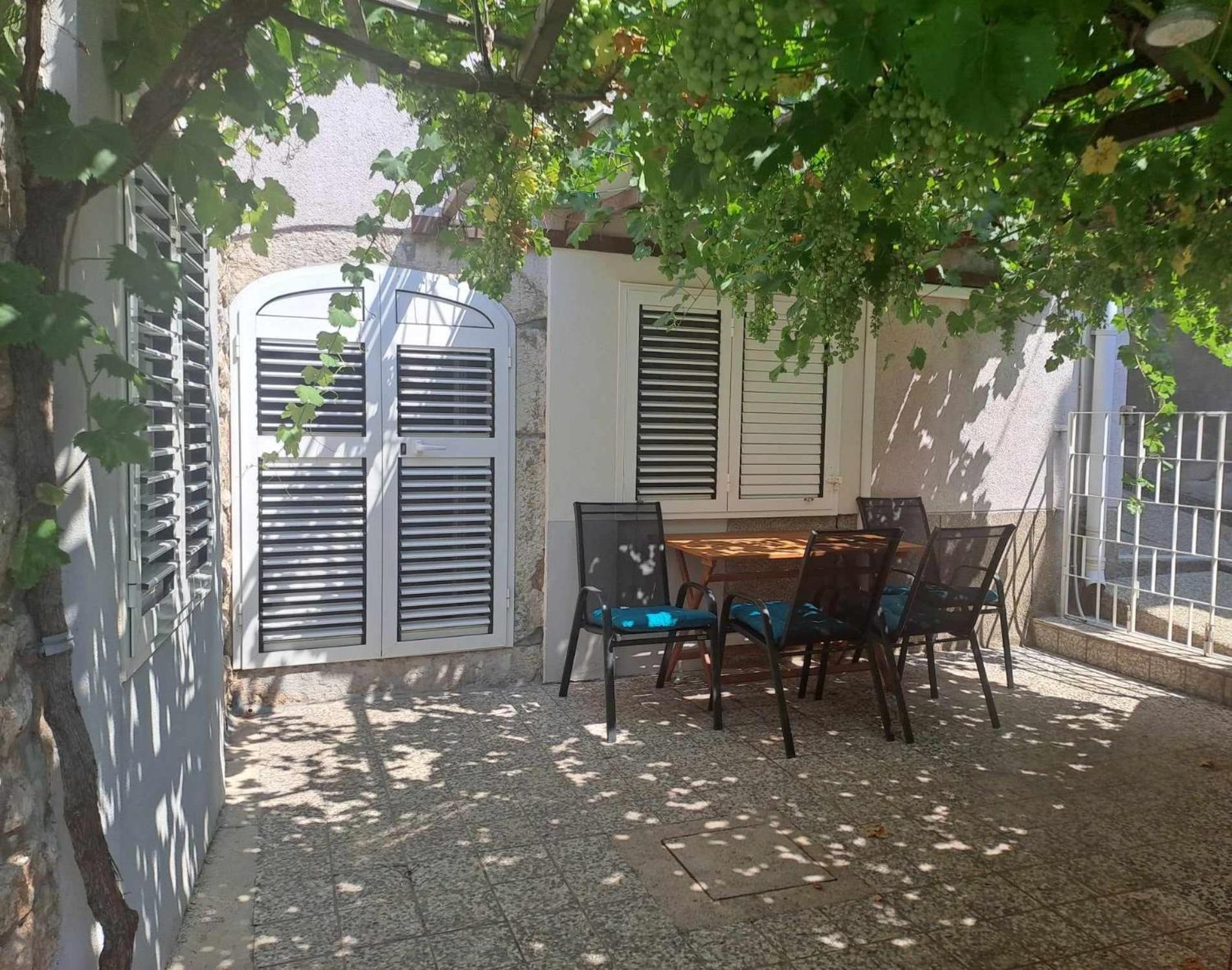 Greta Apartment Vrbnik Ngoại thất bức ảnh
